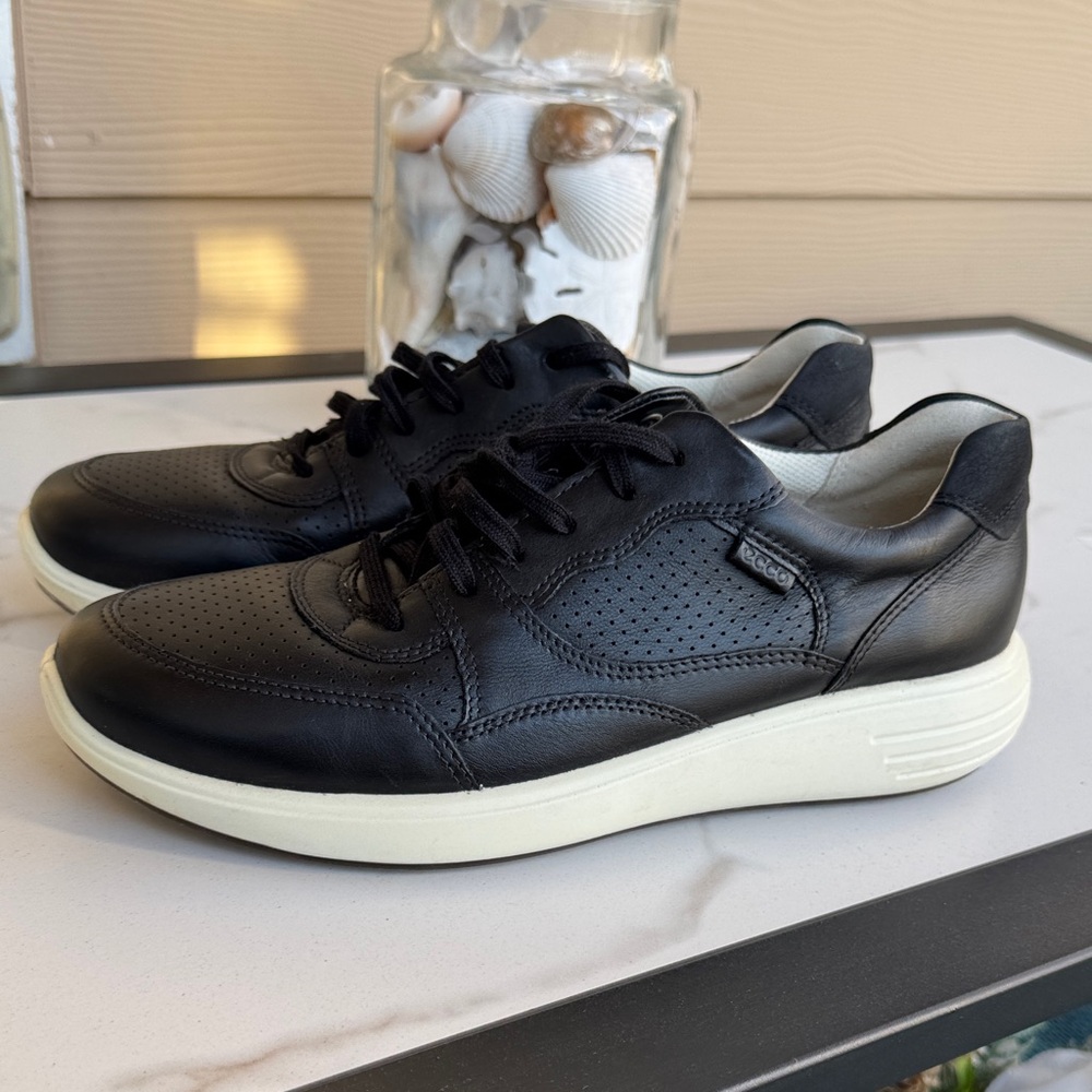 ECCO Ladies Black Sneakers - Picture 4 of 8